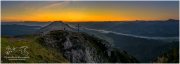 Stoderkircherl-Morgenstimmung-Panorama-5-3617-21-09-08, Paradies Ennstal, Thomas Hofer, Landschaft, Bild, Foto, Aufnahme, Ennstal, Luftbild, Imagetrailer, Schladming Dachstein, Ennstal Mitte, Ennstal West, Panoramabild, Kamm, Kammspitze, Stoderzinken, Stoder, Marktgemeinde Gröbming, Gemeinde Aich, Sommer, Sonnenaufgang, alle Bilder, Berg, Aussicht, Gipfelkreuz