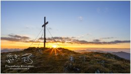 Hochrettelstein-3069-21-09-06, Ennstal Mitte, Hochrettelstein, Planneralm, Marktgemeinde Irdning-Donnersbachtal, Herbst, Sonne, Sonnenaufgang, alle Bilder, Aussicht, Gipfelkreuz, Alm, Wolken, Paradies Ennstal, Thomas Hofer, Landschaft, Bild, Foto, Aufnahme, Ennstal, Luftbild, Imagetrailer, Schladming Dachstein,