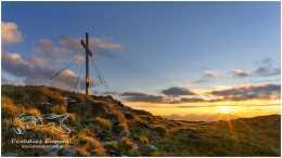 Hochrettelstein-3086-21-09-06, Ennstal Mitte, Hochrettelstein, Planneralm, Marktgemeinde Irdning-Donnersbachtal, Herbst, Sonne, Sonnenaufgang, alle Bilder, Aussicht, Gipfelkreuz, Alm, Wolken,  Paradies Ennstal, Thomas Hofer, Landschaft, Bild, Foto, Aufnahme, Ennstal, Luftbild, Imagetrailer, Schladming Dachstein,