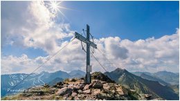 Mittereck 2314 20 08 09, Paradies Ennstal, Thomas Hofer, Landschaft, Bild, Foto, Aufnahme, Ennstal, Luftbild, Imagetrailer, Schladming Dachstein, Wolken, mystisch, Mittereck, Tuchmoaralm, Gipfel, Gipfelkeuz,