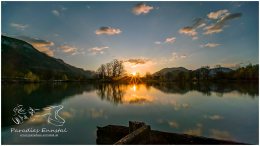 Schlossteich-Trautenfels-2703-21-05-08, Paradies Ennstal, Thomas Hofer, Landschaft, Bild, Foto, Aufnahme, Ennstal, Luftbild, Imagetrailer, Schladming Dachstein,  Ennstal Mitte, Schloss Trautenfels, Schlossteich, Gemeinde Stainach-Pürgg, Sommer, Sonne, Sonnenaufgang, alle Bilder, Wolken, Wasser, See, Schloss, Spiegelung, Wasserspiegelung,