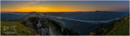 Stoderkircherl-Morgenstimmung-Panorama-1-3617-21-09-08, Paradies Ennstal, Thomas Hofer, Landschaft, Bild, Foto, Aufnahme, Ennstal, Luftbild, Imagetrailer, Schladming Dachstein,  Ennstal Mitte, Ennstal West, Panoramabild, Kamm, Kammspitze, Stoderzinken, Stoder, Marktgemeinde Gröbming, Gemeinde Aich, Sommer, Sonnenaufgang, alle Bilder, Berg, Aussicht, Gipfelkreuz