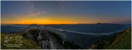 Stoderkircherl-Morgenstimmung-Panorama-2-3617-21-09-08, Paradies Ennstal, Thomas Hofer, Landschaft, Bild, Foto, Aufnahme, Ennstal, Luftbild, Imagetrailer, Schladming Dachstein,  Ennstal Mitte, Ennstal West, Panoramabild, Kamm, Kammspitze, Stoderzinken, Stoder, Marktgemeinde Gröbming, Gemeinde Aich, Sommer, Sonnenaufgang, alle Bilder, Berg, Aussicht, Gipfelkreuz