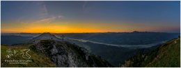 Stoderkircherl-Morgenstimmung-Panorama-3-3617-21-09-08, Paradies Ennstal, Thomas Hofer, Landschaft, Bild, Foto, Aufnahme, Ennstal, Luftbild, Imagetrailer, Schladming Dachstein,  Ennstal Mitte, Ennstal West, Panoramabild, Kamm, Kammspitze, Stoderzinken, Stoder, Marktgemeinde Gröbming, Gemeinde Aich, Sommer, Sonnenaufgang, alle Bilder, Berg, Aussicht, Gipfelkreuz