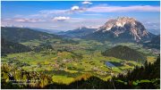 Ennstalblick Hohe Trett 16x9 2298 20 06 19, Ennstal Mitte, Putterersee, Grimming, Irdning, Schloss Trautenfels, Gemeinde Aigen, Sommer, alle Bilder, Aussicht, Hohe Trett, Stalingrad, See, , Paradies Ennstal, Thomas Hofer, Landschaft, Bild, Foto, Aufnahme, Ennstal, Luftbild, Imagetrailer, Schladming Dachstein,