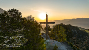 Freienstein-0937-16x9-22-05-15, Paradies Ennstal, Thomas Hofer, Landschaft, Bild, Foto, Aufnahme, Ennstal, Luftbild, Imagetrailer, Schladming Dachstein, Ennstal Mitte, Freienstein, Gemeinde Michaelerberg-Pruggern, Marktgemeinde Gröbming, Luftaufnahme, Frühling, Sonne, Sonnenaufgang, alle Bilder, Berg, Aussicht, Gipfelkreuz