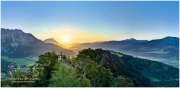 Freienstein Panorama 2x1 22 05 15, Paradies Ennstal, Thomas Hofer, Landschaft, Bild, Foto, Aufnahme, Ennstal, Luftbild, Imagetrailer, Schladming Dachstein, Ennstal Mitte, Freienstein, Gemeinde Michaelerberg-Pruggern, Marktgemeinde Gröbming, Luftaufnahme, Frühling, Sonne, Sonnenaufgang, alle Bilder, Berg, Aussicht, Gipfelkreuz, Panoramabild