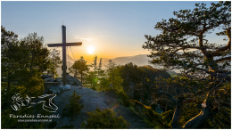 Freienstein-0974-22-05-15, Paradies Ennstal, Thomas Hofer, Landschaft, Bild, Foto, Aufnahme, Ennstal, Luftbild, Imagetrailer, Schladming Dachstein,  Ennstal Mitte, Freienstein, Gemeinde Michaelerberg-Pruggern, Marktgemeinde Gröbming, Luftaufnahme, Frühling, Sonne, Sonnenaufgang, alle Bilder, Berg, Aussicht, Gipfelkreuz