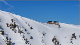 Galsterbergalm_16x9_8022_22-02-13, Paradies Ennstal, Thomas Hofer, Landschaft, Bild, Foto, Aufnahme, Ennstal, Luftbild, Imagetrailer, Schladming Dachstein, Ennstal Mitte, Gemeinde Michaelerberg-Pruggern, Galsterbergalm, Winter, alle Bilder, Alm, Almhütte, Hütte, Schnee, Pleschnitzzinkenhütte