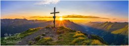 Hornfeldspitz-21-3610001-07-09, Paradies Ennstal, Thomas Hofer, Landschaft, Bild, Foto, Aufnahme, Ennstal, Luftbild, Imagetrailer, Schladming Dachstein,  Gemeinde Sölk, Ennstal Mitte, St. Nikolai, Sölkpass, Hornfeldspitz, Sommer, Panoramabild, Sonnenuntergang, Sonne, alle Bilder, Aussicht, Gipfelkreuz, Berg