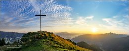 Kochofen-Panorama-25x1-7971-21-07-26, Paradies Ennstal, Thomas Hofer, Landschaft, Bild, Foto, Aufnahme, Ennstal, Luftbild, Imagetrailer, Schladming Dachstein, Ennstal Mitte, Panoramabild, Kochofen, Gemeinde Michaelerberg-Pruggern, Gemeinde Sölk, Kleinsölk, Sommer, Sonne, Sonnenaufgang, alle Bilder, Berg, Aussicht, Gipfelkreuz, Wolken