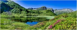 Lemperkarsee-Panorama-26x1-9393x3654px-2800-22-06-26, Paradies Ennstal, Thomas Hofer, Landschaft, Bild, Foto, Aufnahme, Ennstal, Luftbild, Imagetrailer, Schladming Dachstein, Almrausch, Blüte, Panoramabild, Ennstal Mitte, Lemperkarsee, Gemeinde Sölk, Sommer, alle Bilder, See, Spiegelung, Wasserspiegelung