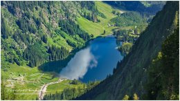 Schwarzensee-16x9-2854-22-06-26, Paradies Ennstal, Thomas Hofer, Landschaft, Bild, Foto, Aufnahme, Ennstal, Luftbild, Imagetrailer, Schladming Dachstein, Ennstal Mitte, Schwarzensee, Gemeinde Sölk, Sommer, alle Bilder, See, Spiegelung, Wasserspiegelung