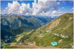 Seekarlsee-Tuchmoaralm-Mittereck-3x2-2531-20-08-16, Paradies Ennstal, Thomas Hofer, Landschaft, Bild, Foto, Aufnahme, Ennstal, Luftbild, Imagetrailer, Schladming Dachstein, Ennstal Mitte, Mittereck, Seekarsee, Seekarlsee, Gemeinde Sölk, Sommer, alle Bilder, Wasser, Alm, See, Wolken, Tuchmoaralm, Aussicht