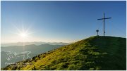 Gumpeneck-16x9-3444-22-07-25, Paradies Ennstal, Thomas Hofer, Landschaft, Bild, Foto, Aufnahme, Ennstal, Luftbild, Imagetrailer, Schladming Dachstein, Ennstal Mitte, Gumpeneck, Gemeinde Sölk, Sommer, alle Bilder, Sonne, Sonnenaufgang, Berg, Aussicht, Gipfelkreuz