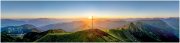 Gumpeneck-Pan.-42x1-15152x3604px-0071-22-07-25, Paradies Ennstal, Thomas Hofer, Landschaft, Bild, Foto, Aufnahme, Ennstal, Luftbild, Imagetrailer, Schladming, Dachstein, Ennstal Mitte, Gumpeneck, Gemeinde Sölk, Sommer, alle Bilder, Panoramabild, Sonne, Sonnenaufgang, Berg, Aussicht, Gipfelkreuz, Luftaufnahme