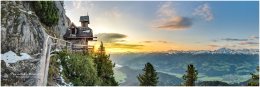 Stoderkircherl-Panorama-3x1-14936x4979px-815168-BA, Paradies Ennstal, Thomas Hofer, Landschaft, Bild, Foto, Aufnahme, Ennstal, Luftbild, Imagetrailer, Schladming Dachstein, Ennstal Mitte, Ennstal West, Panoramabild, Friedenskircherl, Stoderkircherl, Gemeinde Aich, Marktgemeinde Gröbming, 9 Plätze 9 Schätze, Frühling, Sonne, Sonnenaufgang, alle Bilder, Morgenstimmung, Aussicht, Kirche, Kapelle