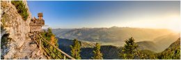 Stoderkircherl-Sonnenuntergang-Panorama-3x1-13624x4541px-17-817024-10-20, Paradies Ennstal, Thomas Hofer, Landschaft, Bild, Foto, Aufnahme, Ennstal, Luftbild, Imagetrailer, Schladming Dachstein, Ennstal Mitte, Ennstal West, Panoramabild, Friedenskircherl, Stoderkircherl, Gemeinde Aich, Marktgemeinde Gröbming, 9 Plätze 9 Schätze, Frühling, Sonne, Sonnenuntergang, alle Bilder, Aussicht, Kirche, Kapelle