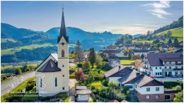 evang.-Kircher-Groeming_16x9_001, Paradies Ennstal, Thomas Hofer, Landschaft, Bild, Foto, Aufnahme, Ennstal, Luftbild, Imagetrailer, Schladming Dachstein, Ennstal Mitte, evangelische Kirche, Marktgemeinde Gröbming, Luftaufnahme, Herbst, alle Bilder, Kirche, Kapelle,