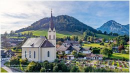 evang.-Kircher-Groeming_16x9_005, Paradies Ennstal, Thomas Hofer, Landschaft, Bild, Foto, Aufnahme, Ennstal, Luftbild, Imagetrailer, Schladming Dachstein, Ennstal Mitte, evangelische Kirche, Marktgemeinde Gröbming, Luftaufnahme, Herbst, alle Bilder, Kirche, Kapelle,