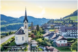 evang.-Kircher-Groeming_3x2_003, Paradies Ennstal, Thomas Hofer, Landschaft, Bild, Foto, Aufnahme, Ennstal, Luftbild, Imagetrailer, Schladming Dachstein, Ennstal Mitte, evangelische Kirche, Marktgemeinde Gröbming, Luftaufnahme, Herbst, alle Bilder, Kirche, Kapelle,