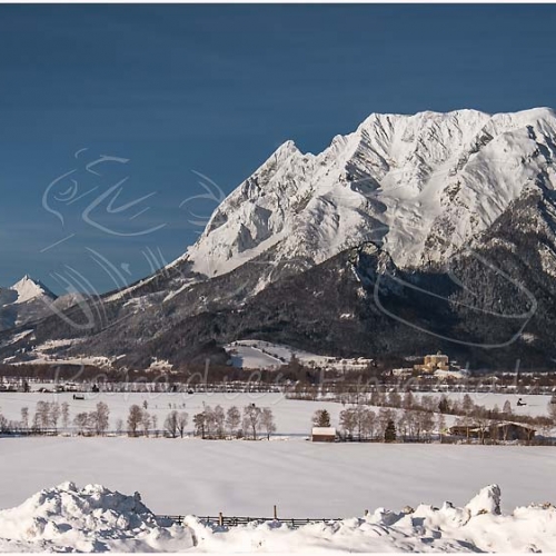 Ennstal Mitte, Grimming, Marktgemeinde Irdning-Donnersbachtal, Trautenfels. Schloss, Winter, alle Bilder, Schnee, Landschaftsbilder, Landschaftfotos, Landschaftsfotografie, Winter, Grimming, Schloss Trauenfels, Kamm, Kammspitze, Winterstimmung, Paradies Ennstal, Paradies Ennstal, Thomas Hofer, Landschaftsfoto, Landschaftsbild, Landschaftsaufnahme, Foto, Bild, Aufnahme, Ennstal, Luftbild, Luftaufnahme, Drohnenfoto, Panoramabild, Panoramafoto, 360 Grad, Imagetrailer, Grimming im Winter 5755