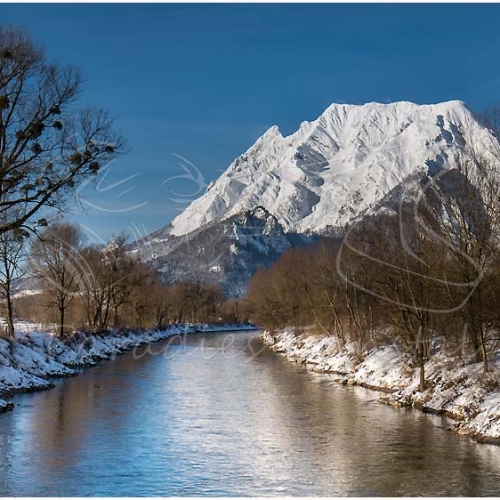 Ennstal Mitte, Grimming, Marktgemeinde Irdning-Donnersbachtal, Gemeinde Aigen, Winter, alle Bilder, Wasser, Schnee, Bach,   Winter, Grimming, Enns, Schnee, Wandergebiet, Winterstimmung, Paradies Ennstal, Thomas Hofer, Landschaftsfoto, Landschaftsbild, Landschaftsaufnahme, Foto, Bild, Aufnahme, Ennstal, Luftbild, Luftaufnahme, Drohnenfoto, Panoramabild, Panoramafoto, 360 Grad, Imagetrailer, Grimming mit Enns 5859