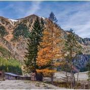 Ennstal Mitte, Gemeinde Sölk, Herbst, Alm, Esslbauernalm, Sölktal, Almhütte, Kleinsölk, Hütte, alle Bilder, Wiese, Baum,Paradies Ennstal, Thomas Hofer, Landschaftsfoto, Landschaftsbild, Landschaftsaufnahme, Foto, Bild, Aufnahme, Ennstal, Luftbild, Luftaufnahme, Drohnenfoto, Panoramabild, Panoramafoto, 360 Grad, Imagetrailer, Esslbauernalm u. Joglbauernalm 7726