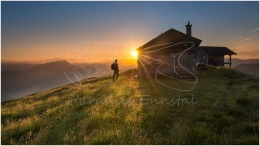 Gemeinde Michaelerberg-Pruggern, Pleschnitzzinken, Ennstal Mitte, Sommer, Sonne, Sonnenaufgang, Wiese, Aussicht, Alm, Almhütte, Hütte, Paradies Ennstal, Thomas Hofer, Landschaftsfoto, Landschaftsbild, Landschaftsaufnahme, Foto, Bild, Aufnahme, Ennstal, Luftbild, Luftaufnahme, Drohnenfoto, Panoramabild, Panoramafoto, 360 Grad, Imagetrailer, Pleschnitzzinken 7296