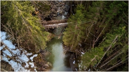 Ennstal Mitte, Gemeinde Sölk, Strub, Kleinsölk, Großsölk, Frühling, alle Bilder, Brücke, Schnee, Wald, Baum, Weg, Wasser, Bach, Luftaufnahme, Paradies Ennstal, Thomas Hofer, Landschaftsfoto, Landschaftsbild, Landschaftsaufnahme, Foto, Bild, Aufnahme, Ennstal, Luftbild, Luftaufnahme, Drohnenfoto, Panoramabild, Panoramafoto, 360 Grad, Imagetrailer, Strub_9867